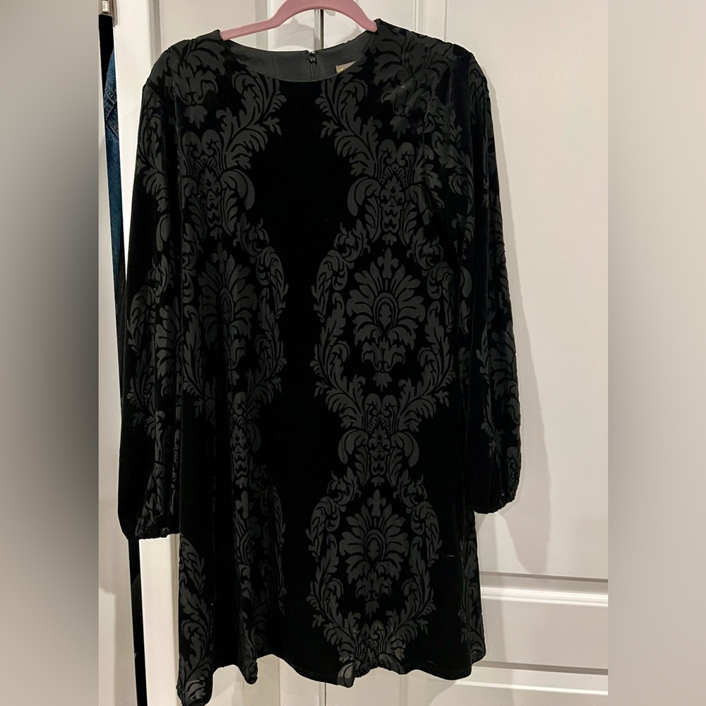 Taylor for A Pea in the Pod Velvet Maternity Dress